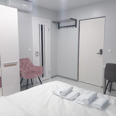 New Apartments Vip 3 リヴィウ エクステリア 写真