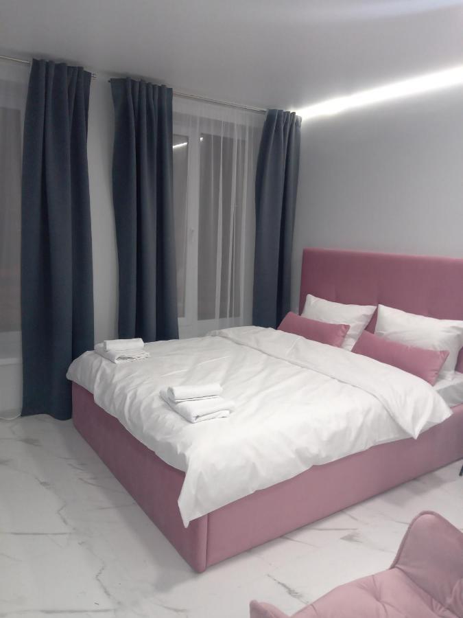 New Apartments Vip 3 リヴィウ エクステリア 写真