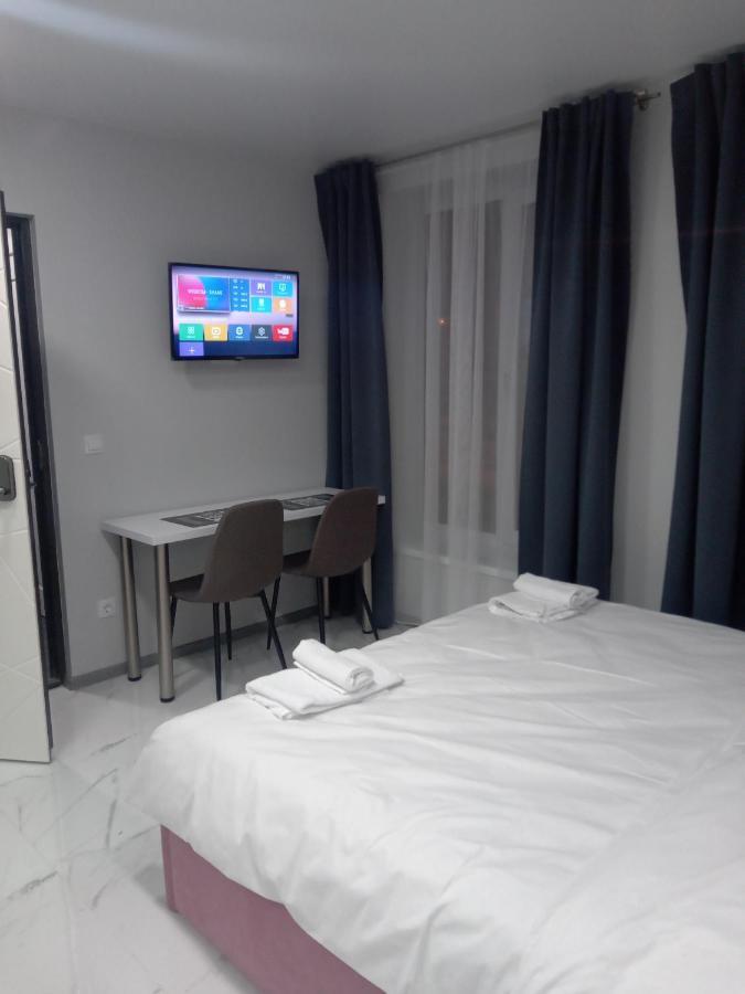 New Apartments Vip 3 リヴィウ エクステリア 写真
